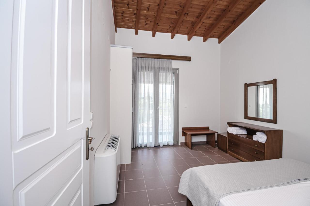 Terra Helios Suites & Studios Kyparissia Bilik gambar