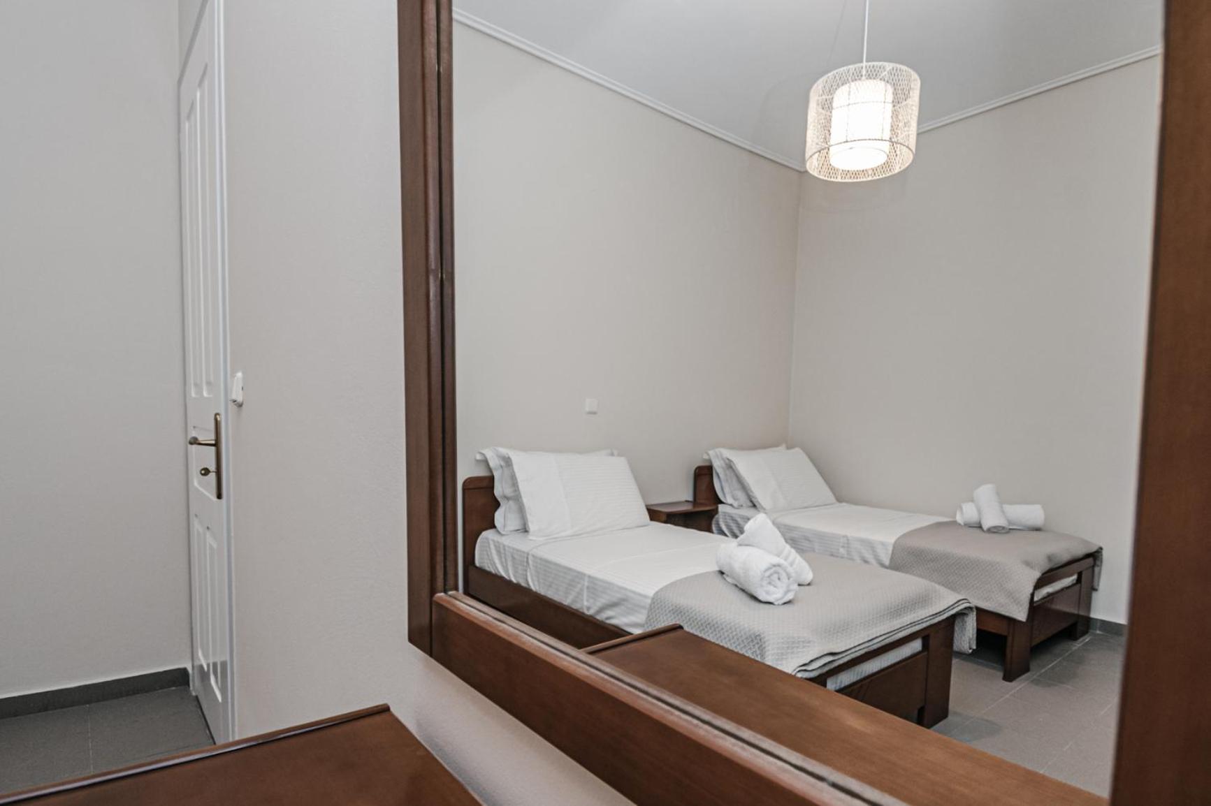 Terra Helios Suites & Studios Kyparissia Bilik gambar