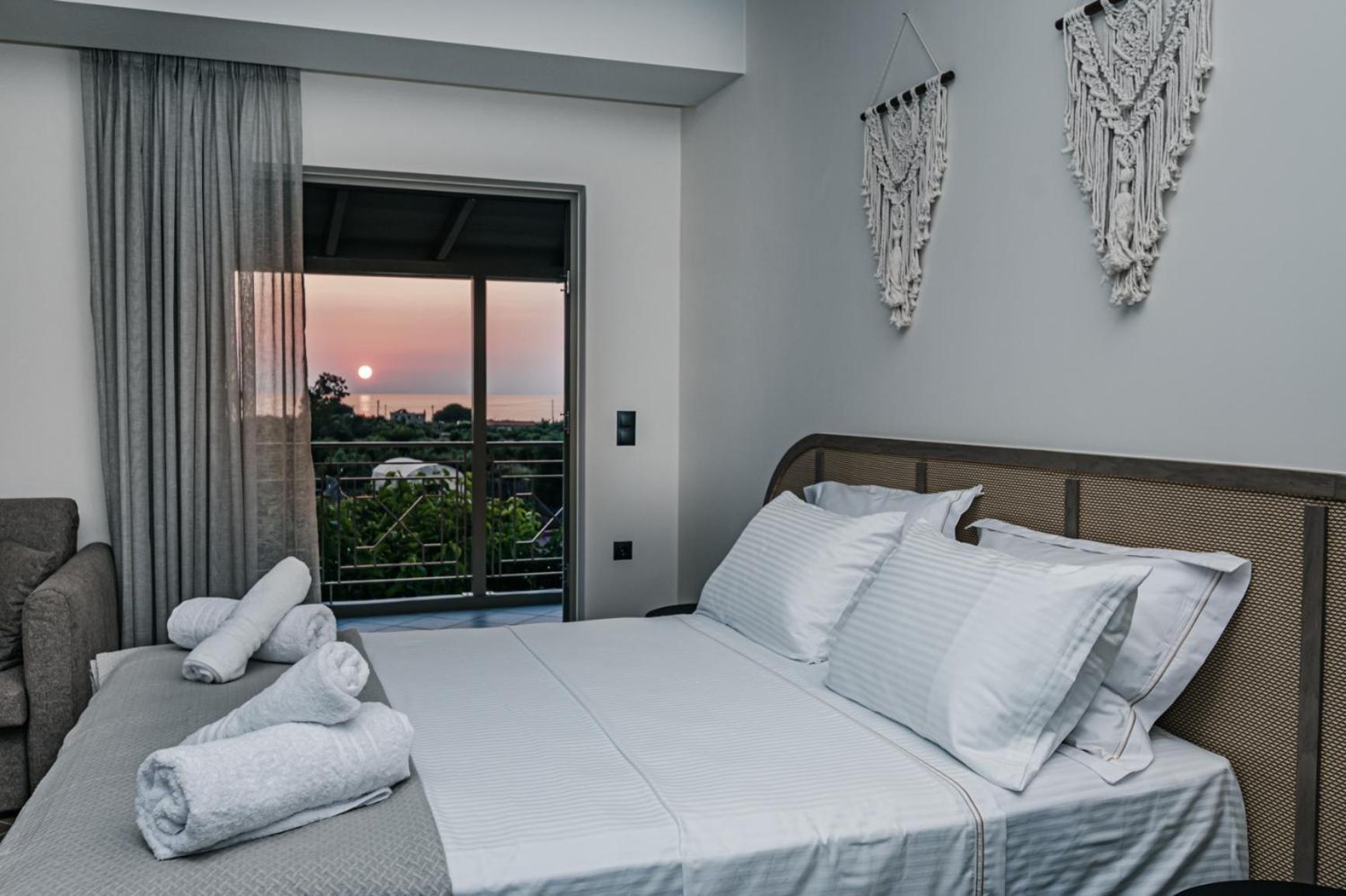 Terra Helios Suites & Studios Kyparissia Bilik gambar