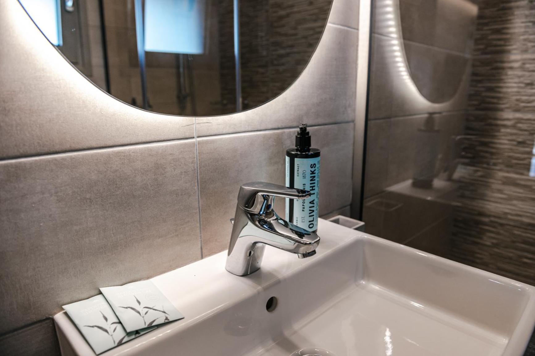 Terra Helios Suites & Studios Kyparissia Bilik gambar