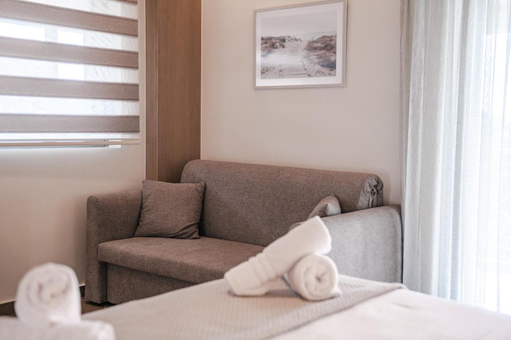 Terra Helios Suites & Studios Kyparissia Bilik gambar
