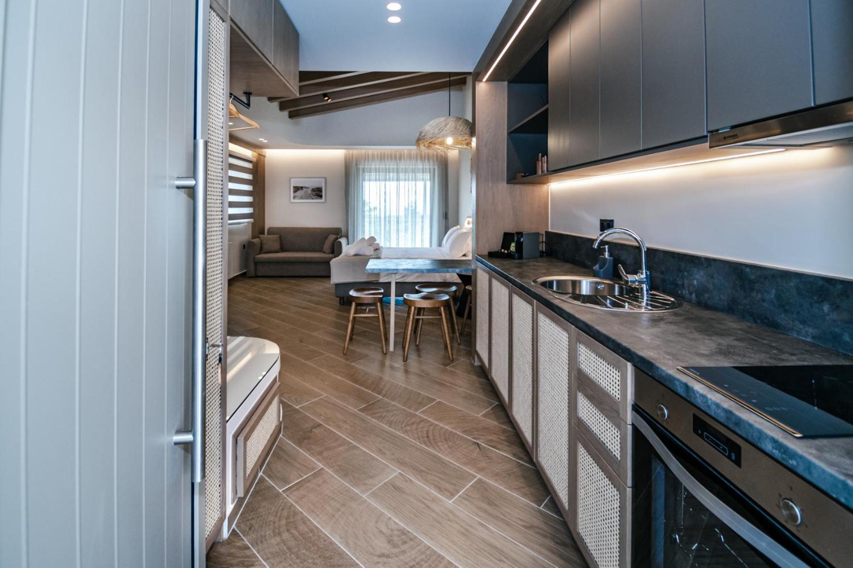 Terra Helios Suites & Studios Kyparissia Bilik gambar